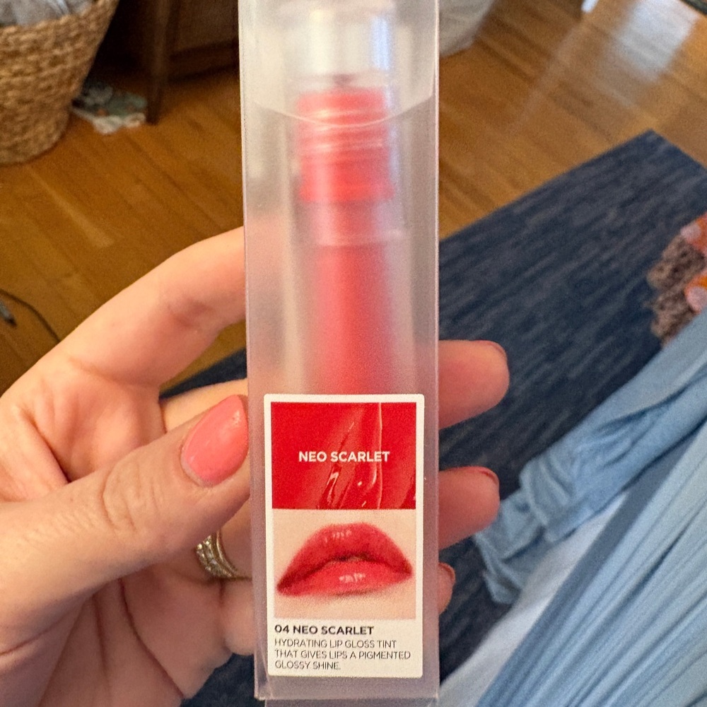 Neo Scarlet Hydrating Lip Gloss Tint - Red